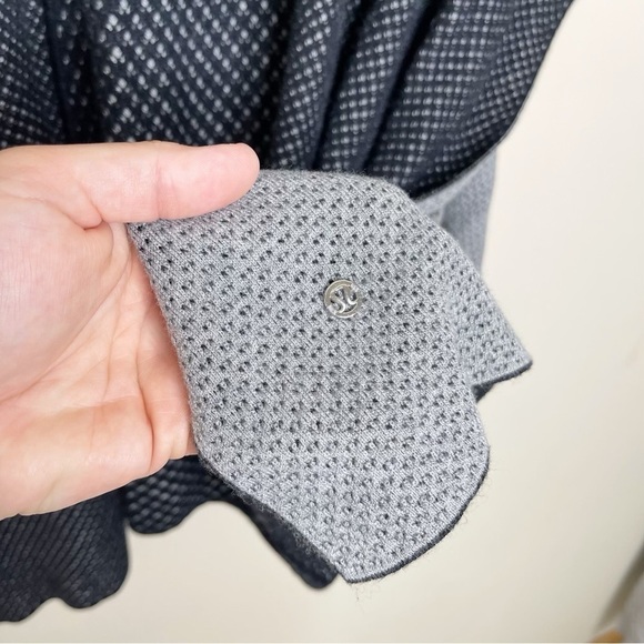 Lululemon Sweater Shawl Wrap Reversible Gray And Black - Picture 6 of 7